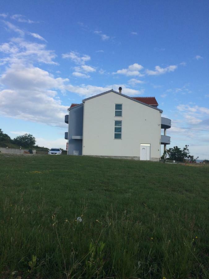 Apartmani Niko 1 Radovin Bagian luar foto