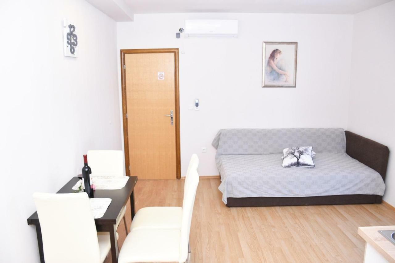 Apartmani Niko 1 Radovin Bagian luar foto