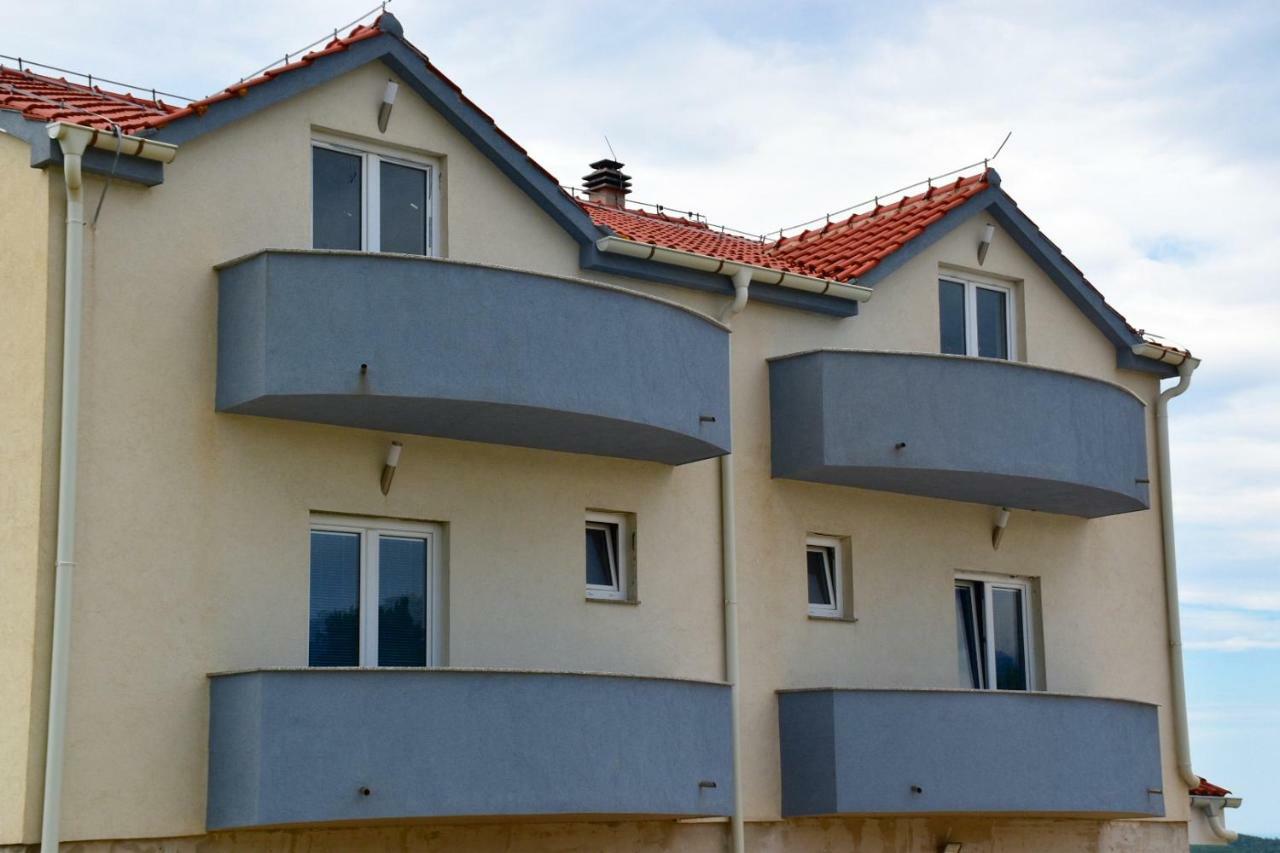 Apartmani Niko 1 Radovin Bagian luar foto